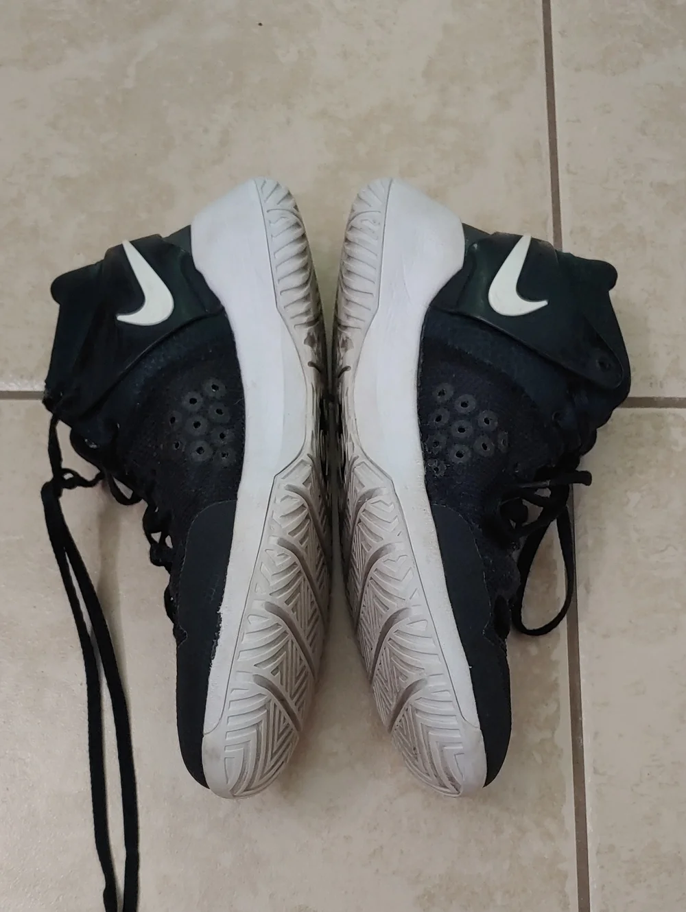 Nike KD Trey 5 Basketball Shoes Black And White Hi Top Sneakers Youth Size 6